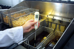 <b>Testo AG</b> ha desarrollado el testo 265, un instrumento compacto y portátil para medir la calidad de aceite de cocinar.
