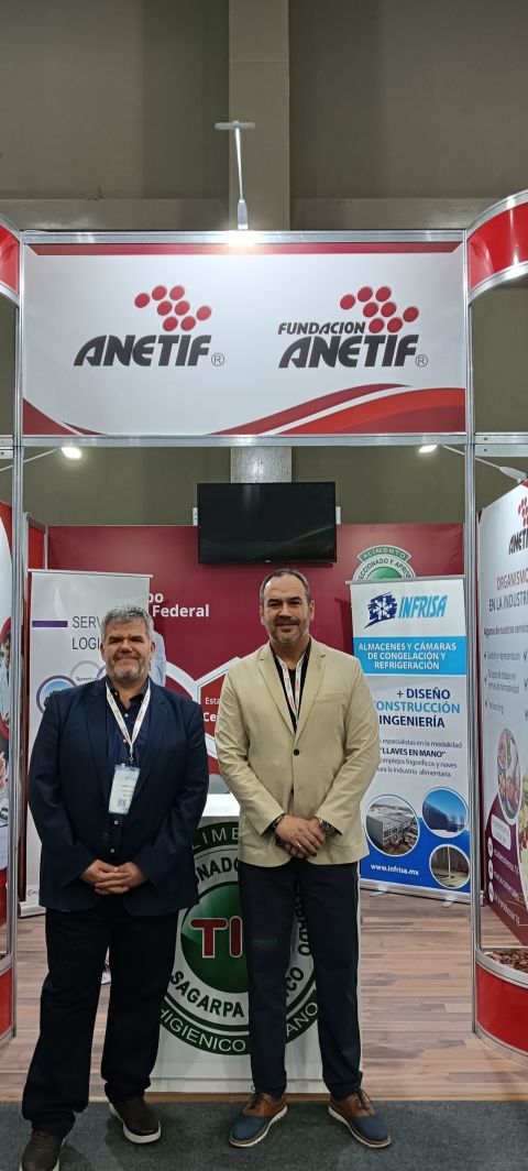 Junto al presidente de Anetif, Alonso Erik Fernández.