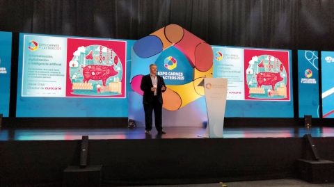 Jesús Cruz, director de EUROCARNE, durante su conferencia sobre automatización, digitalización e inteligencia artificial.