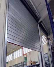 <b>Ángel Mir</b> presenta la <i>puerta enrollable Ei-Roll</i> cortafuegos hecha con lamas de doble pared de acero galvanizado. Cumple la norma EN1634-1 y EN12605 y es para uso intensivo.