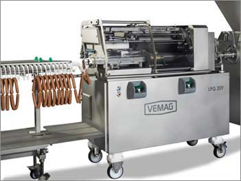 <b>Dordal</b>  presenta la nueva <i>línea de elaboración de salchichas</i> con cargador de tripa automático incorporado, <i>Vemag LPG209</i>.