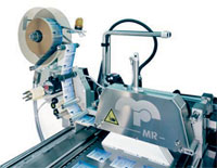 <b>MR</b> presentó un sistema de desplazamiento para un
cañón de tinta montado sobre el equipo de etiquetado transversal MR.