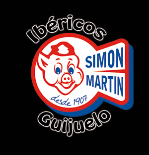 <b>Simon Martín Guijuelo S.L.</b> es una empresa familiar con más de 100 años de tradición, dedicada a la elaboración artesanal de <i>jamones y embutidos ibéricos de la mejor calidad</i>.